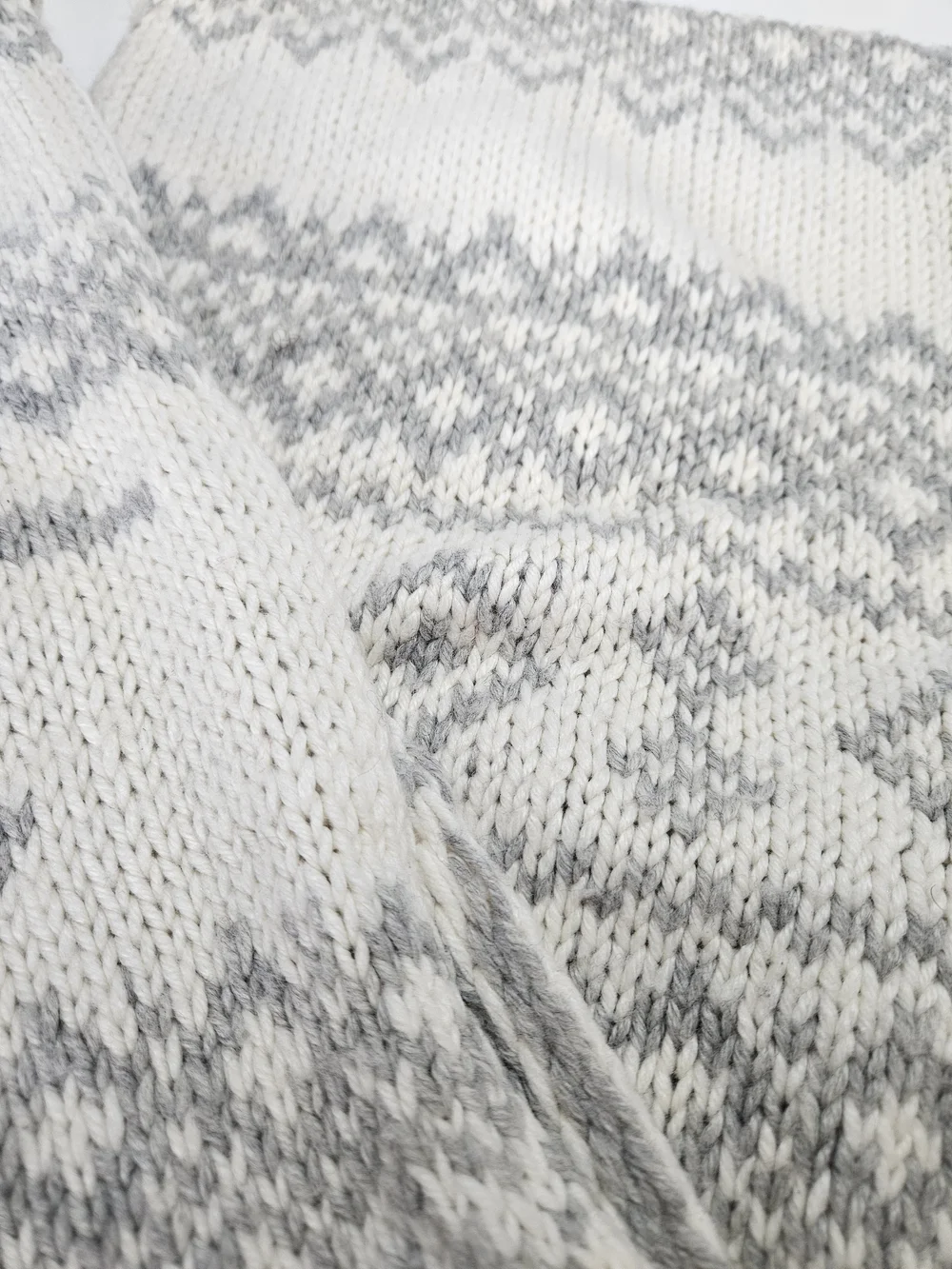 Hollister White Gray Eagle Logo Fair Isle Knit Infinity Scarf